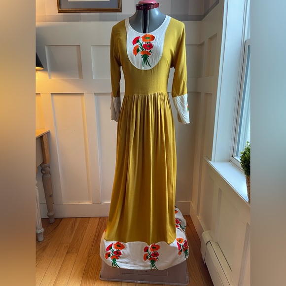 Dresses & Skirts - Vintage Floral Embroidered Yellow Maxi Dress Size Large